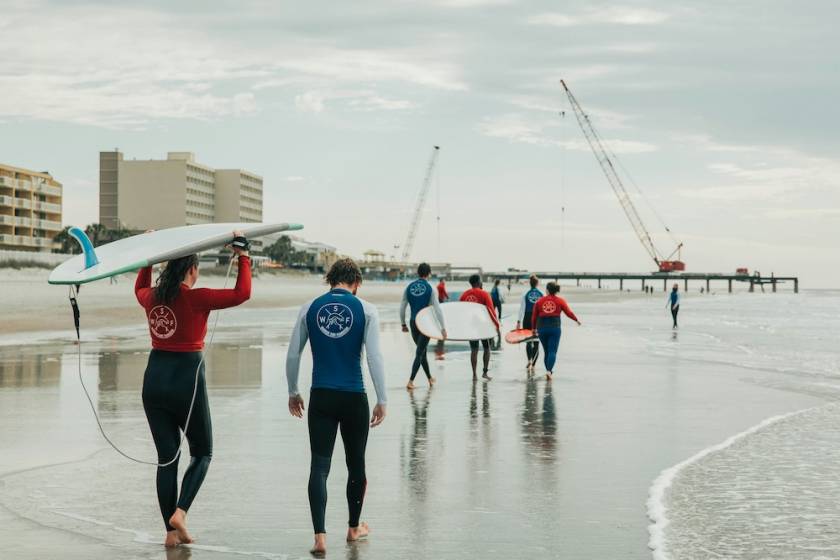 Surf lessons on the shore